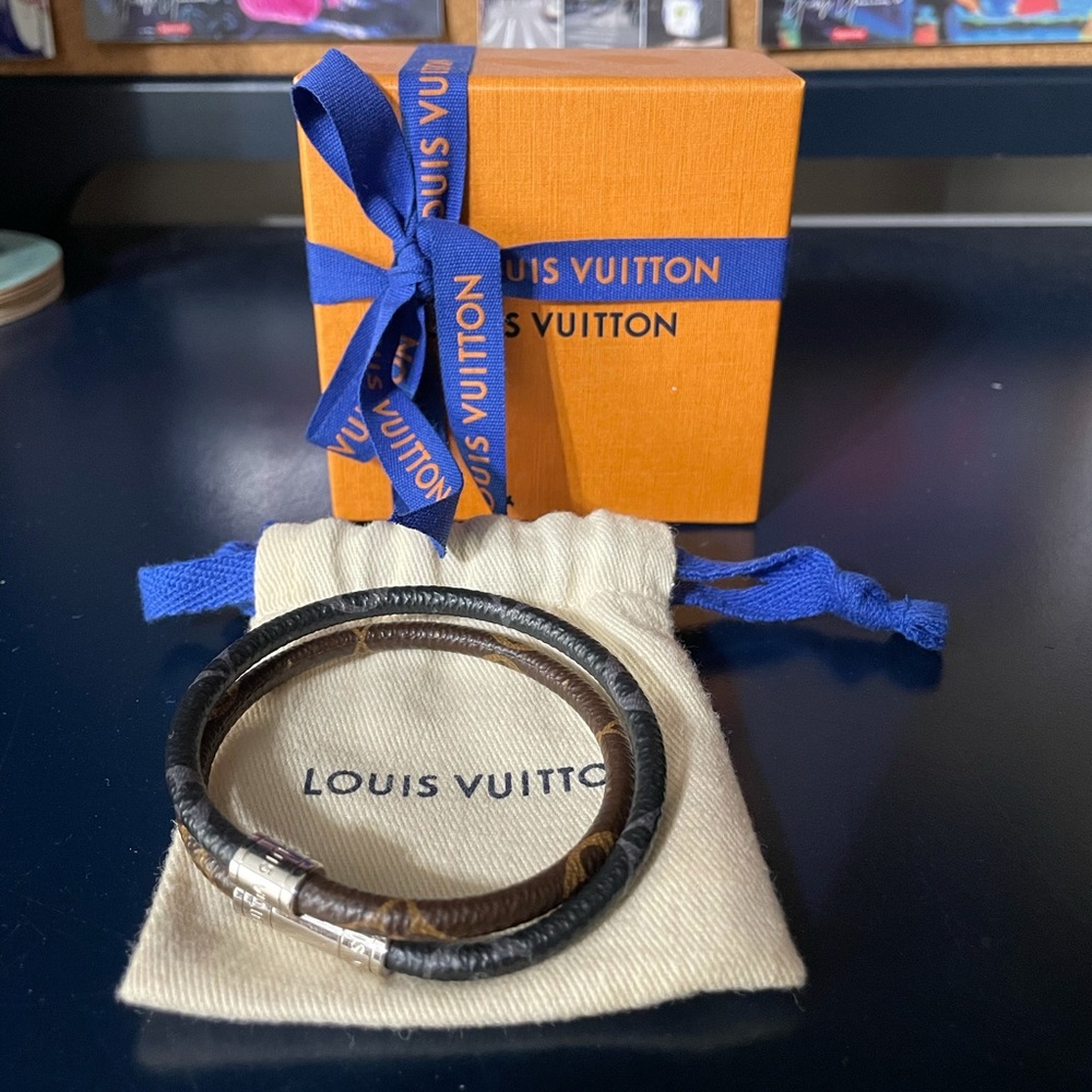 Louis Vuitton keep it double bracelet
